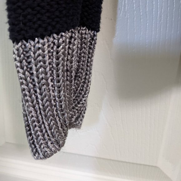 Banana Republic Navy with Silver Trim Sweater Size Large 12-14 - Picture 2 of 4